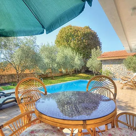 Nil Villa *